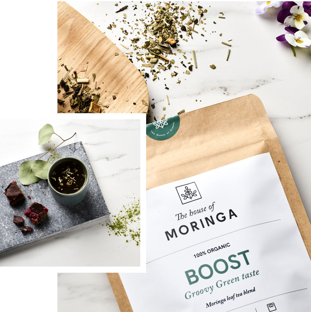 Hemelse Moringa kruidenthees Eenmaal het moringa blad gedroogd, maakten sommige culturen het zich eigen om van de gezondheidsvoordelen van moringa te profiteren door het als thee te drinken. 